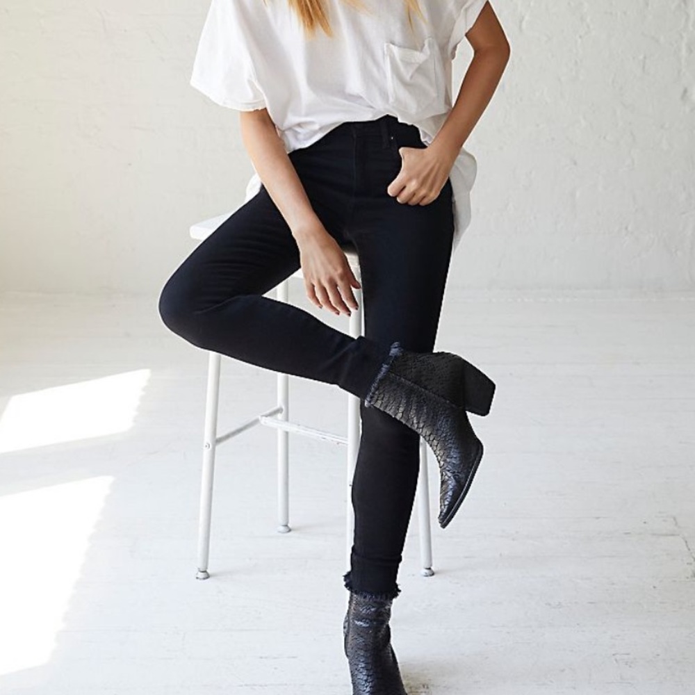 NWOT Free People Raw High-Rise Jegging